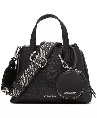 pişik çantası: Calvin Klein canta 
tam ORIGINAL
Amerikadan
Yeni. birkalari ustunde