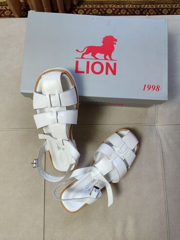 lion обувь: Продаю сандали, босоножки женские брали в магазине Lion турецкие