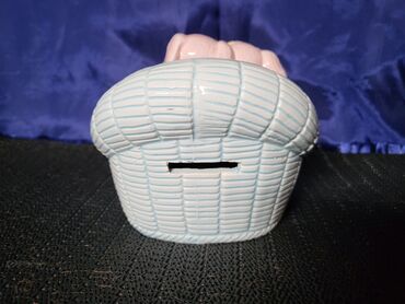 Ostali kućni dekor: Porcelanska nova sparkasa,ukras,vintaz. Visina. 10cm — 7