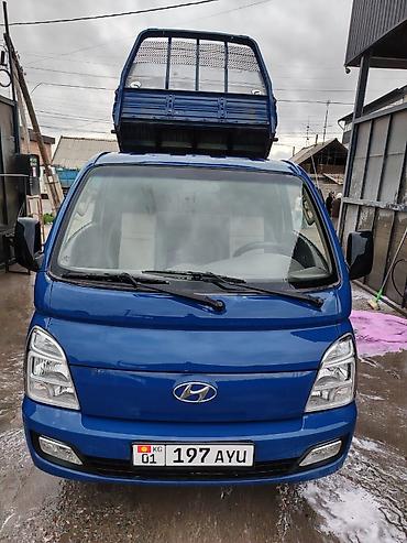Hyundai Porter II Super — компактный малотоннажный грузовик синего at lalafo.kg Hyundai Porter II Super — компактный малотоннажный грузовик синего