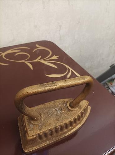 Qədim ütülər: Döküm dəmir ütü – köhnə tip “kömürsüz” qızdırma ütüsü - Material — 2