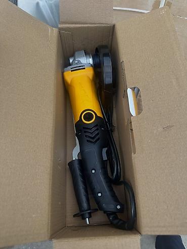 Uqlov deşarj kəsici (angle grinder) Məhsul təsviri: - Elektrikli