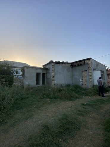 Bağ evləri: 4 otaqlı, 2 kv. m, Orta təmir