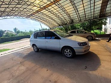 бир: Toyota Picnic: 1999 г., 2 л, Кол менен иштөөчү, Дизель, Вэн/Минивэн — 4