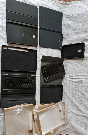 Tastature: Set futrola i Bluetooth tastatura za tablet - Više crnih — 1