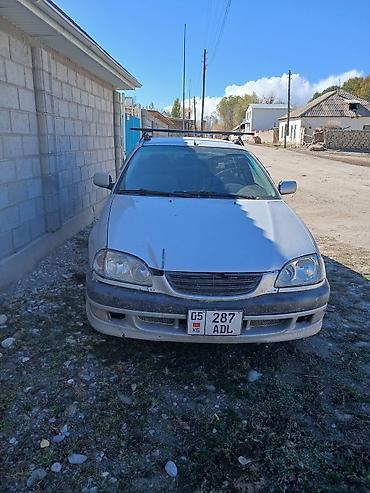 Toyota Avensis: 2000 г., 2 л, Механика, Бензин, Седан