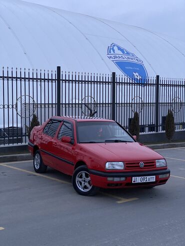 продаю автобусы: Volkswagen Vento: 1994 г., 2 л, Механика, Бензин, Седан