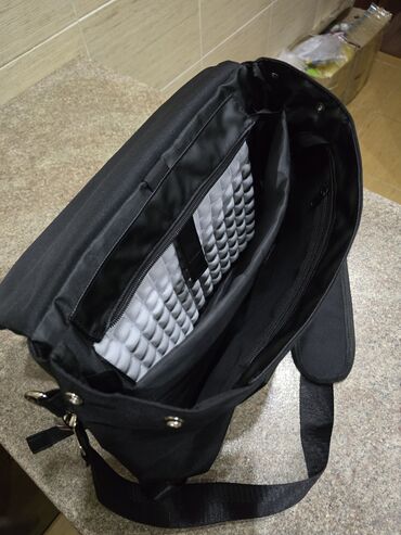 Чехлы и сумки для ноутбуков: Сумка-мессенджер Lockwood, для макбуков и ноутбуков, черная - Формат — 6