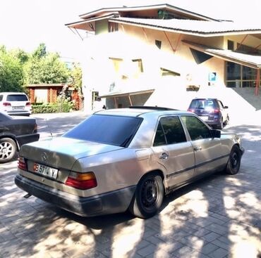 вариант бар: Mercedes-Benz 230: 1985 г., 2.3 л, Механика, Бензин, Седан