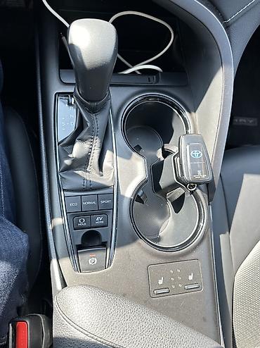 Toyota: Toyota Camry: 2023 г., 2.5 л, Гибрид — 10