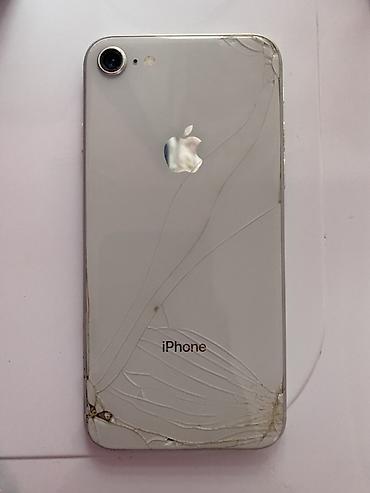 IPhone SE в белом цвете. Компактный смартфон Apple с классическим