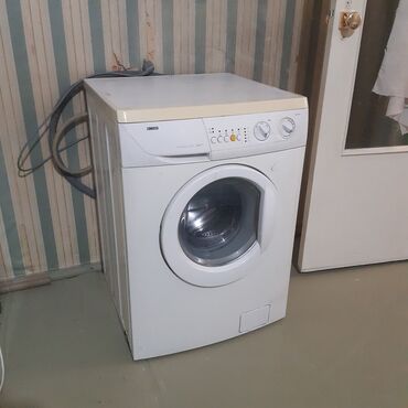 Стиральные машины: Стиральная машина Zanussi