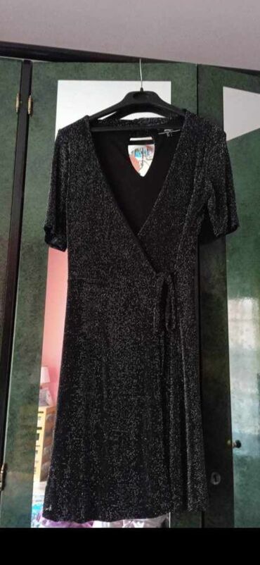 haljine od čipke i svile: Haljina zenska rastegliva sa strane se vezuje .38-40 .Meka je