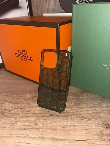 3d scaner: Şüşə-şəffaf tünd yaşıl rəngli telefon qabı 15 pro ucun - Model — 2