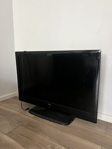 интернет приставка для тв: Телевизор TCL с плоским экраном и черным корпусом. Модель имеет