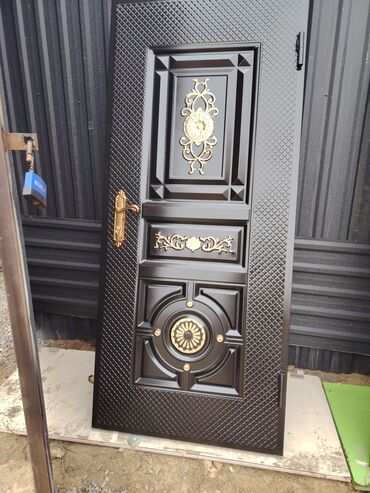 Giriş qapıları: Mənzil üçün Yeni Giriş qapısı Zamok ilə, Zəmanətli, Ödənişli quraşdırma, Ödənişli çatdırılma, Rayonlara çatdırılma, Ünvandan götürmə — 5