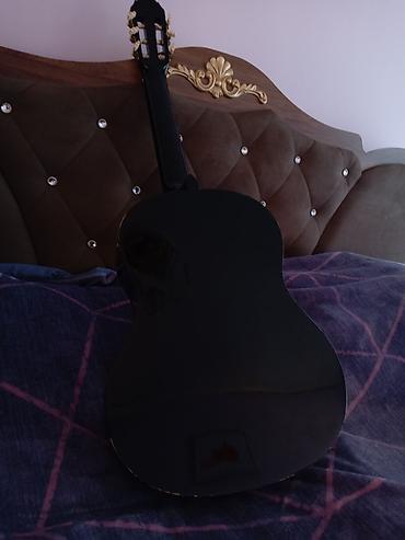 azeri sexsi: Salam. İkinci əl akustik gitara satıram normal vəziyyətdədi ən son — 4