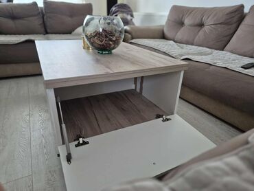 Stolovi: Klub sto sa skrivenim odlaganjem - Materijal: oplemenjena iverica — 1