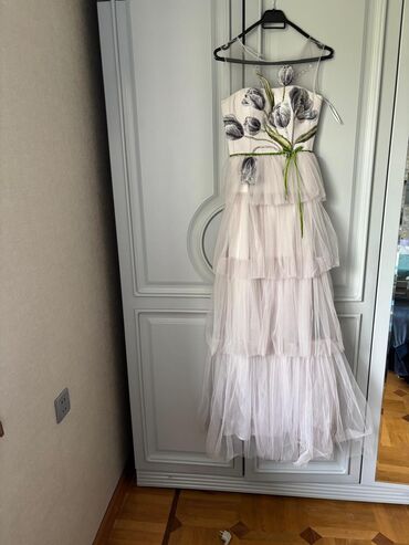 Hicab: Ziyafət donu, Maksi, Balenciaga, M (EU 38)