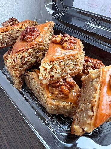 Кондитерские изделия, сладости: Пахлава – королева каждого праздничного стола. Принимаем заказ на — 12