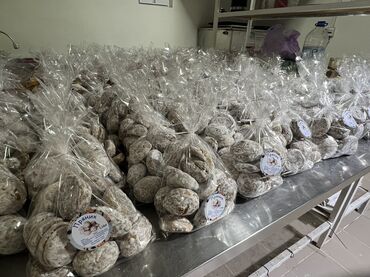 пакеты крафтовые: Имбирные пряники в прозрачной упаковке, готовые к продаже или