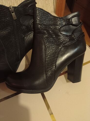 İnformatika: Ölçü: 40, rəng - Qara, İşlənmiş