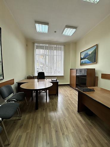 Аренда офисов: Сдаю Офис целиком: 300 м², В жилом комплексе, С ремонтом, Первая линия, С отдельным входом, С отдельным санузлом — 15