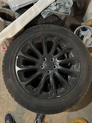 Комплект зимы с дисками на Range Rover. 255/55/20, почти новая резина