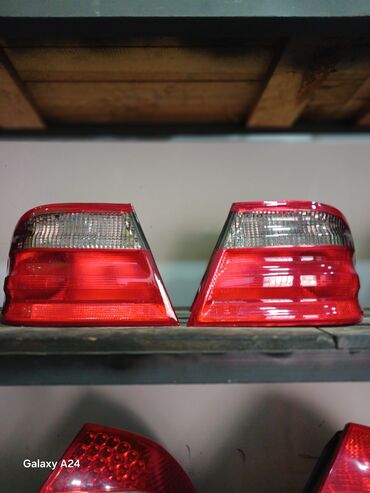 Arxa stopları: Mercedes-Benz — 1