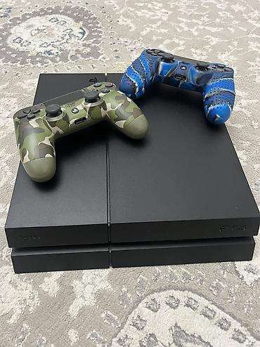 PlayStation 4 fat (PS4) — классическая версия консоли в матовом чёрном