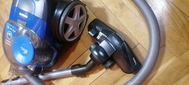 Kese za usisivače: Usisivač PHILIPS bez kese odličan. Vuče lepo. Kompletan
 Mirjevo — 5