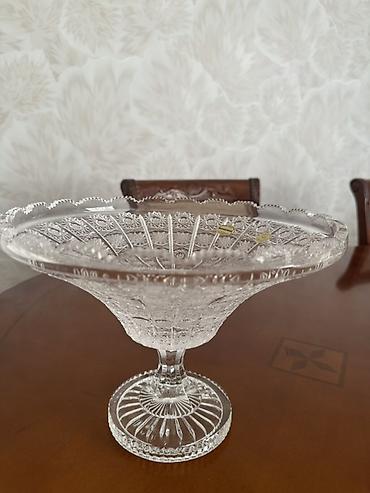 Bohemia kəsgili şüşə meyvə/gülqabı (ayaqlı) 30 sm diametr -