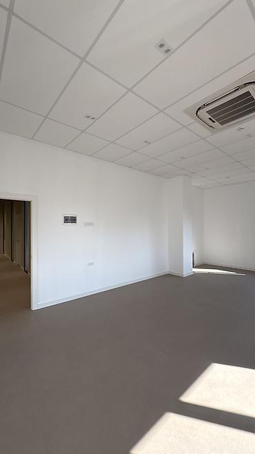 сниму офис в бишкеке: Сдаю Офисный кабинет: 44 м², В бизнес центре, С ремонтом, Первая линия — 2