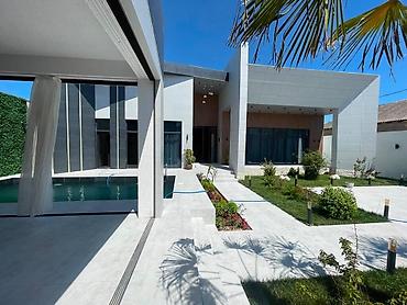 Həyət evləri və villaların satışı: Satılır 5 otaqlı həyət evi/bağ evi 270 m², Mərdəkan q. Kateqoriya — 2