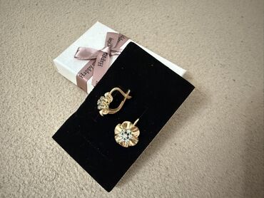 золотой лошадь пластырь цена: Серьги. цветочек Золото 585 Россия Масса 5.27 гр Цена: 34500 с