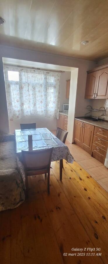 Uzunmüddətli kirayə mənzillər: Elmlər metrosuna yaxın,53 nömrəli məktəbin yanında,9 mərtəbənin,4-cü — 6