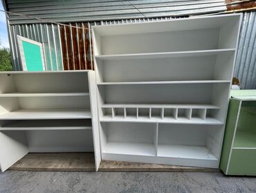 Витрины: Продаю полку, ширина 1.50 м высота 1.70 м, глубина 30 см