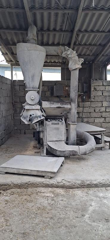 Kənd təssərüfatı avadanlığı: Sənaye tipli yem üyüdən–qarışdıran kompleks (Kormodrobilka “Ukrainka” — 1