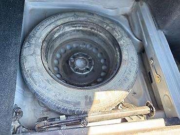 e 39: Mercedes-Benz E 240: 2.4 l | 1998 il Sedan — 9