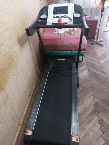 CD, DVD диски и кассеты: Cardio qaçiw aparati 1300 alinib heç işlənmiyib. Təzədir. Salafanları