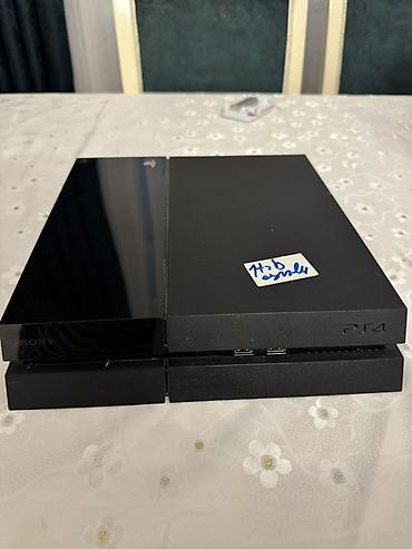playsation 4 fat model: Sony PlayStation 4 (PS4) – klassik “Fat” versiya, qara rəng Komplekt — 1