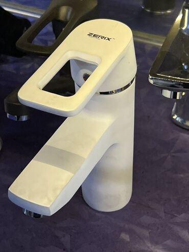 маркеры touch: Однорычажный смеситель для умывальника ZERIX, белый матовый. - Тип