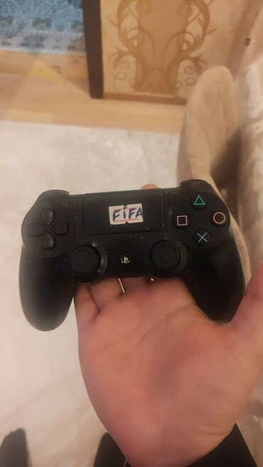 ps4 pro 250€: Play station 4 slim 500 yaddaş əla vəziyyətdədir. İstifadə etmədiyim