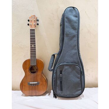 Gitare: Na prodaju ukulele sa srećnom detelinom! Veličina: 26 inča Prednja — 6