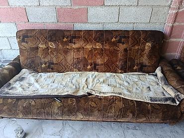 деревянные стулья: Комплект мягкой мебели и стульев в классическом коричневом тоне — 1