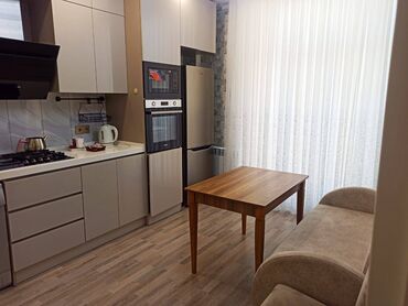 Uzunmüddətli kirayə mənzillər: Xətai metrosunun yani "Lexus"un arxasında 24 mərtəbəli binanın 22 — 8