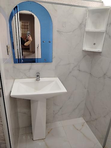 keramik: Vanna otağı üçün dəst – pedestal lavabosu, güzgü və divar rəfi - — 1