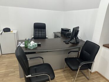 İnformatika: Ofis mebel dəsti Tərkib: - L formalı iş masası: tünd ağac rəngli