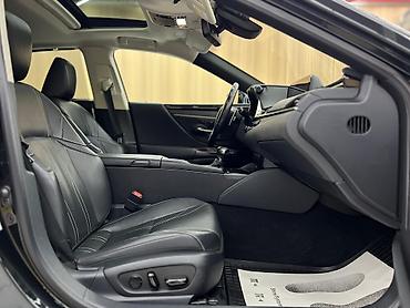 Lexus: Lexus ES: 2018 г., 2.5 л, Вариатор, Гибрид, Седан — 13