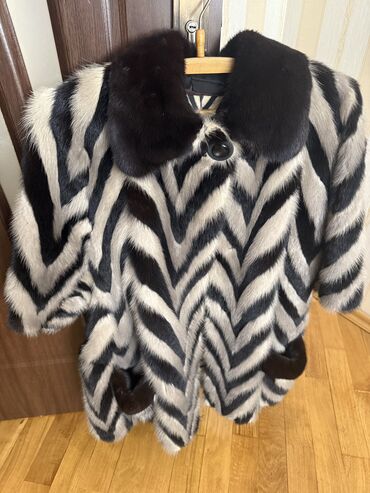 zara az: Shuba satilir chox az geyinilib,razmer 4 XL. Alinib 800 azn,satilir